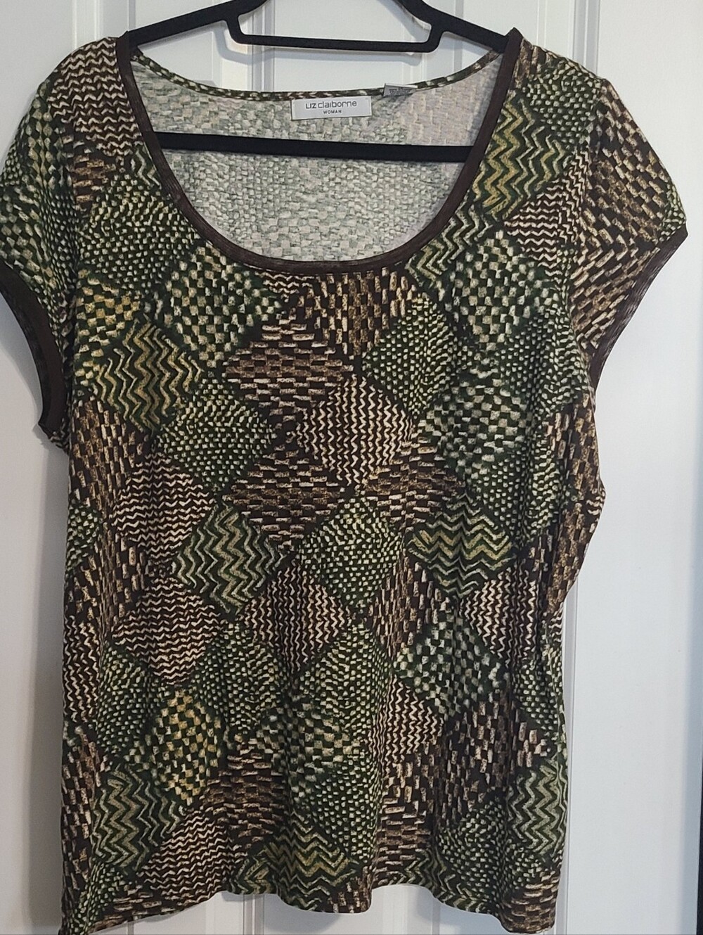 Liz Claiborne Green & Brown Geometric Short Sleeve Tee